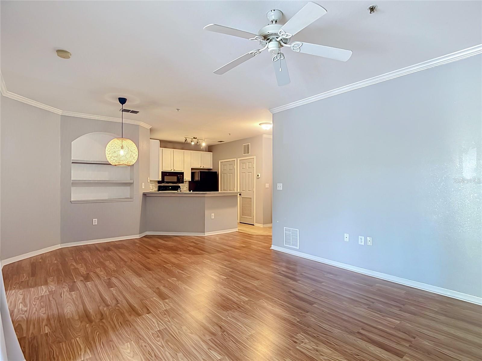 10201 COURTNEY PALMS BLVD #203, TAMPA, FL, 33619