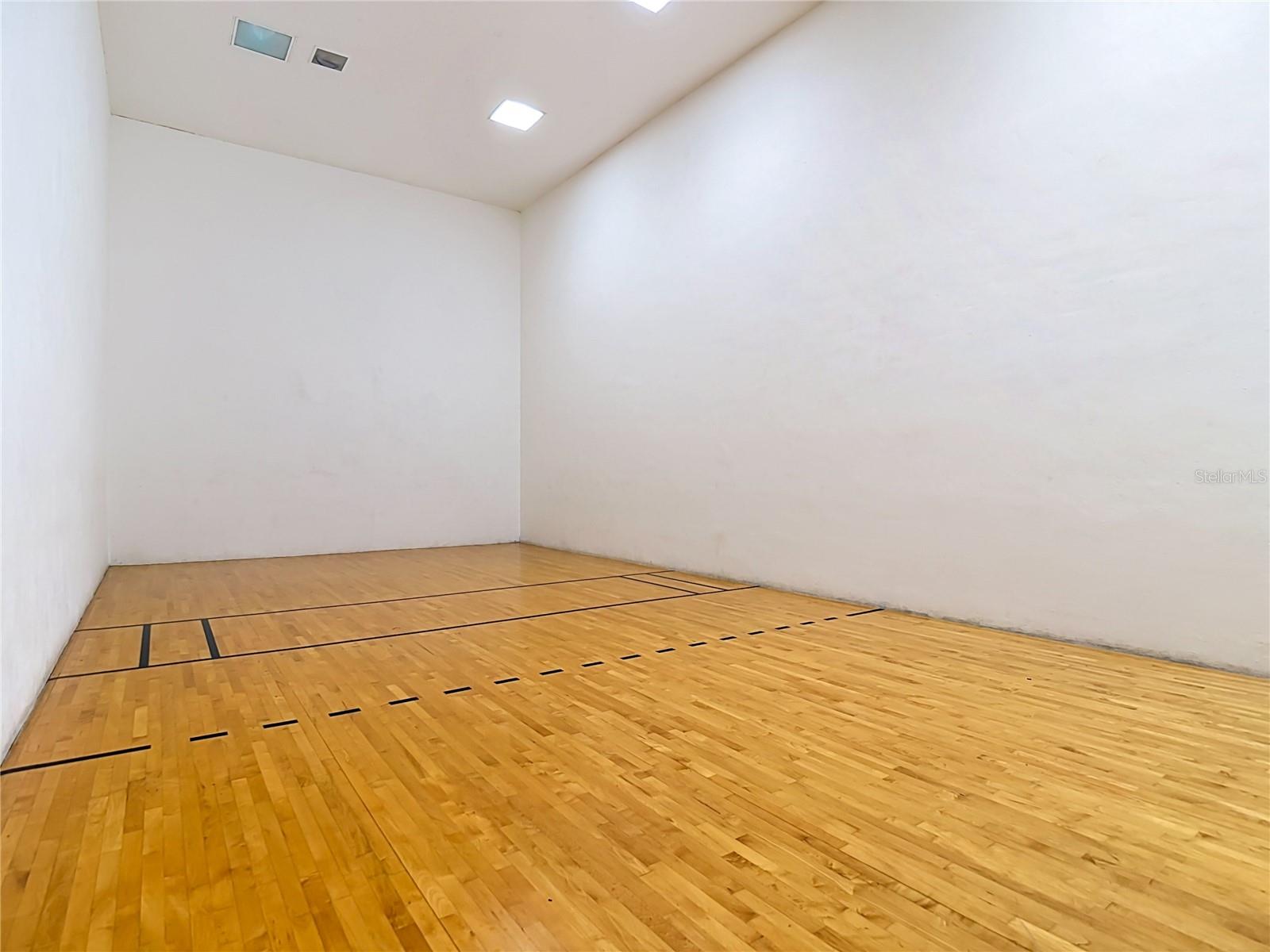 10201 COURTNEY PALMS BLVD #203, TAMPA, FL, 33619