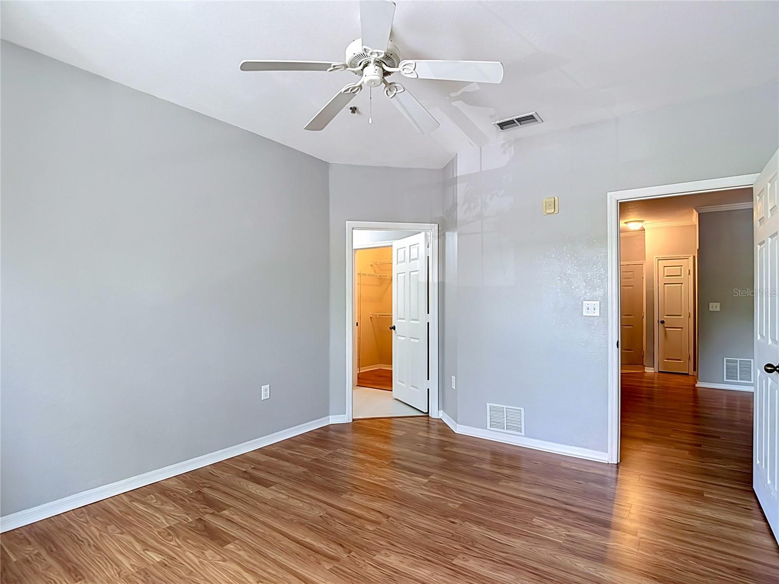 10201 COURTNEY PALMS BLVD #203, TAMPA, FL, 33619