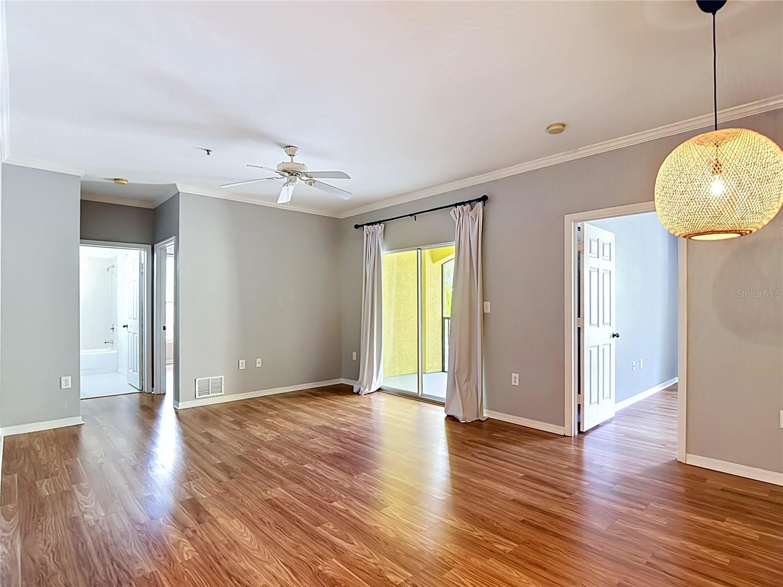 10201 COURTNEY PALMS BLVD #203, TAMPA, FL, 33619