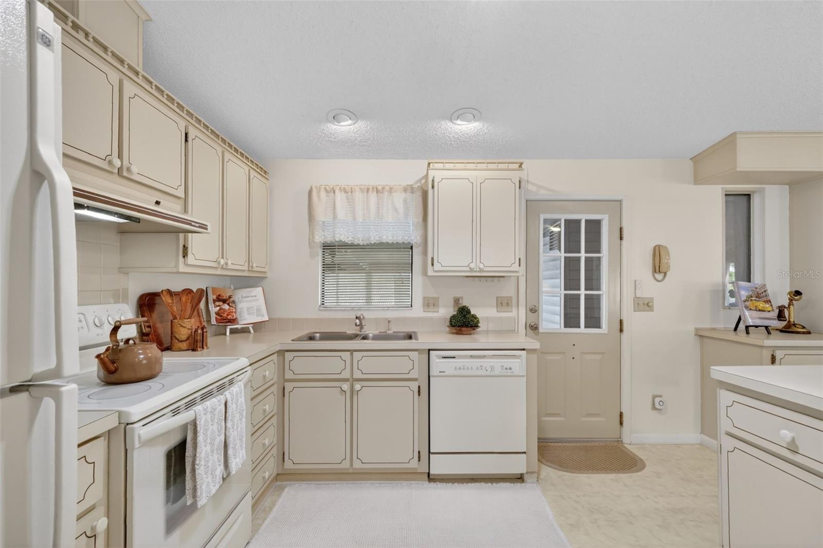 706 TANGERINE DR, LADY LAKE, FL, 32159