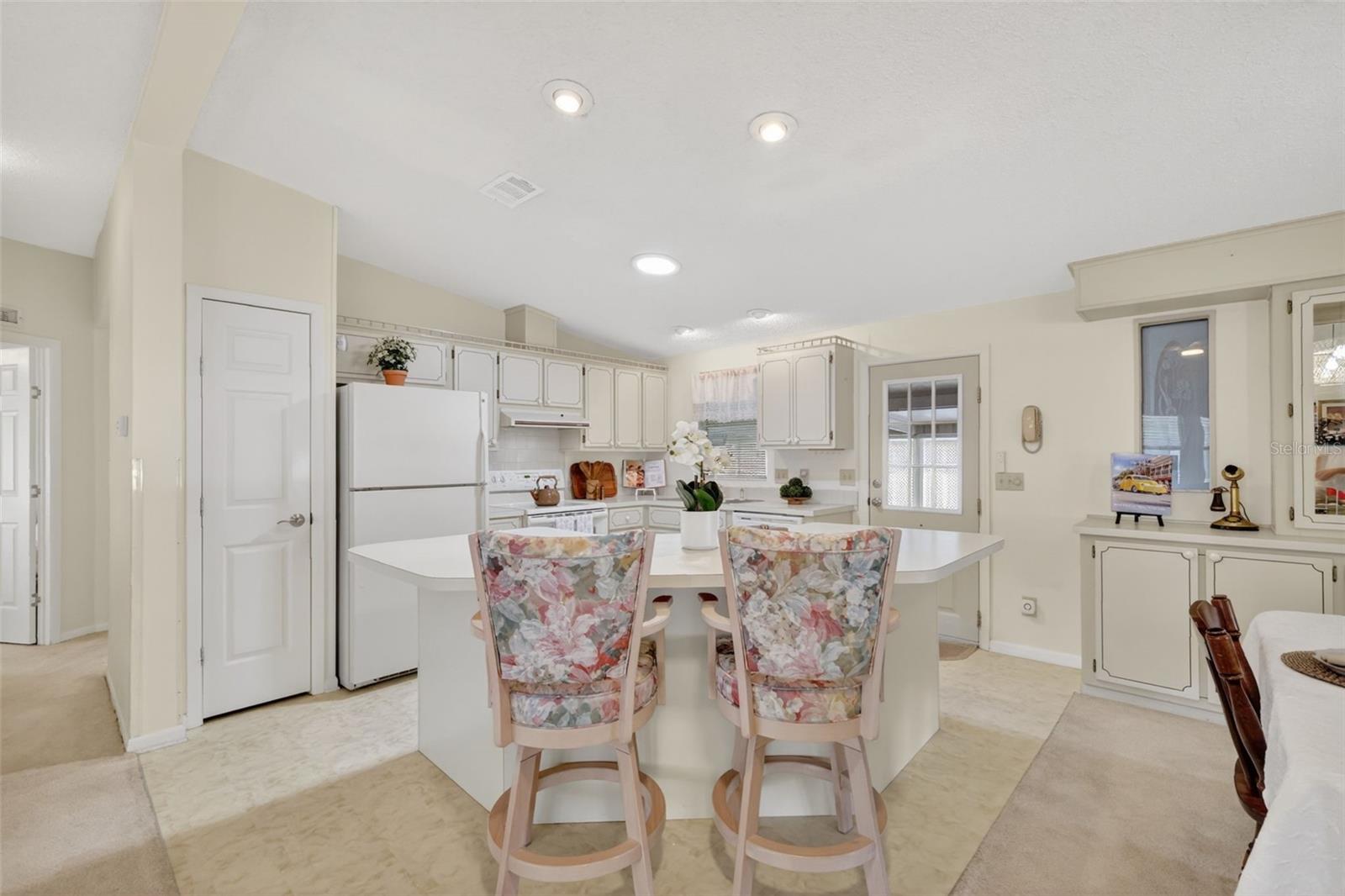 706 TANGERINE DR, LADY LAKE, FL, 32159