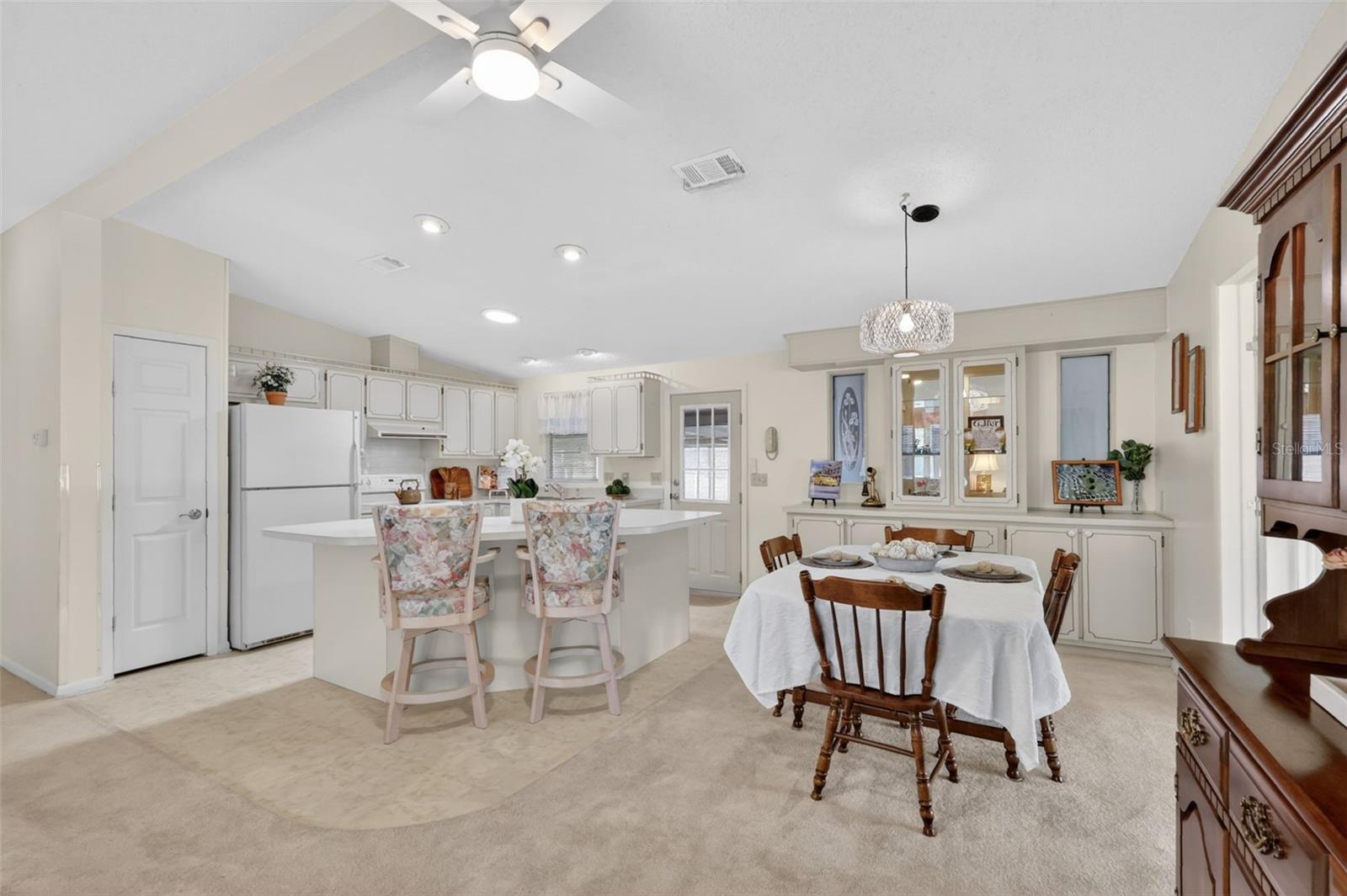 706 TANGERINE DR, LADY LAKE, FL, 32159