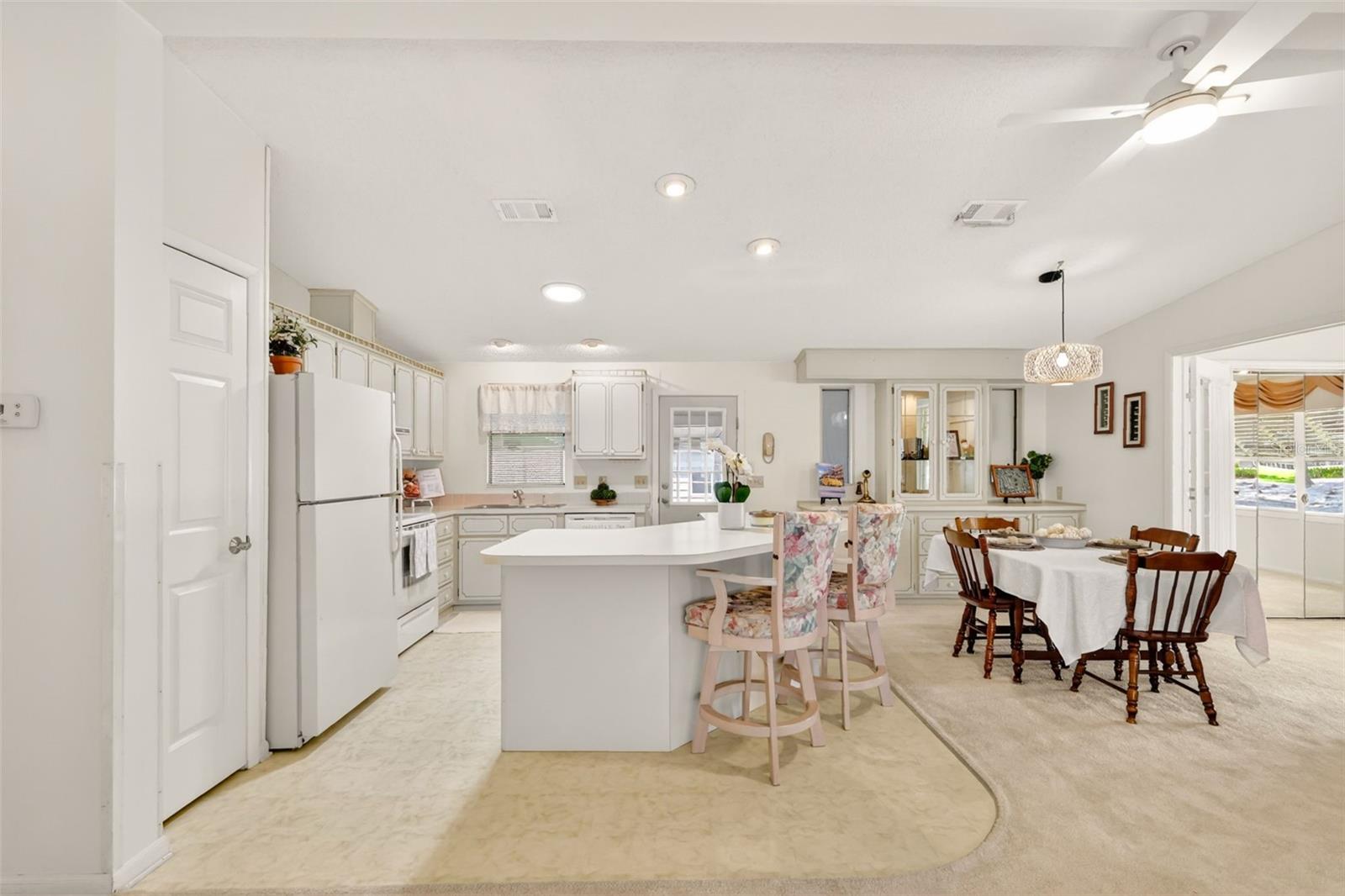 706 TANGERINE DR, LADY LAKE, FL, 32159