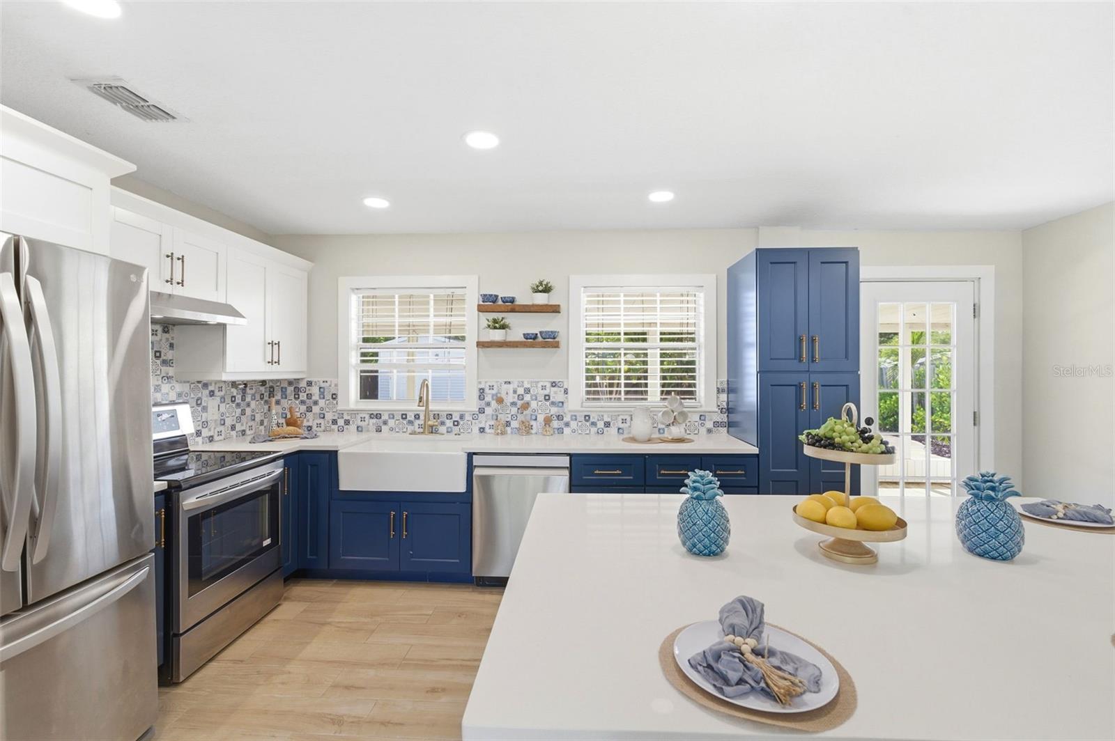 4146 DES MOINES ST NE, ST PETERSBURG, FL, 33703
