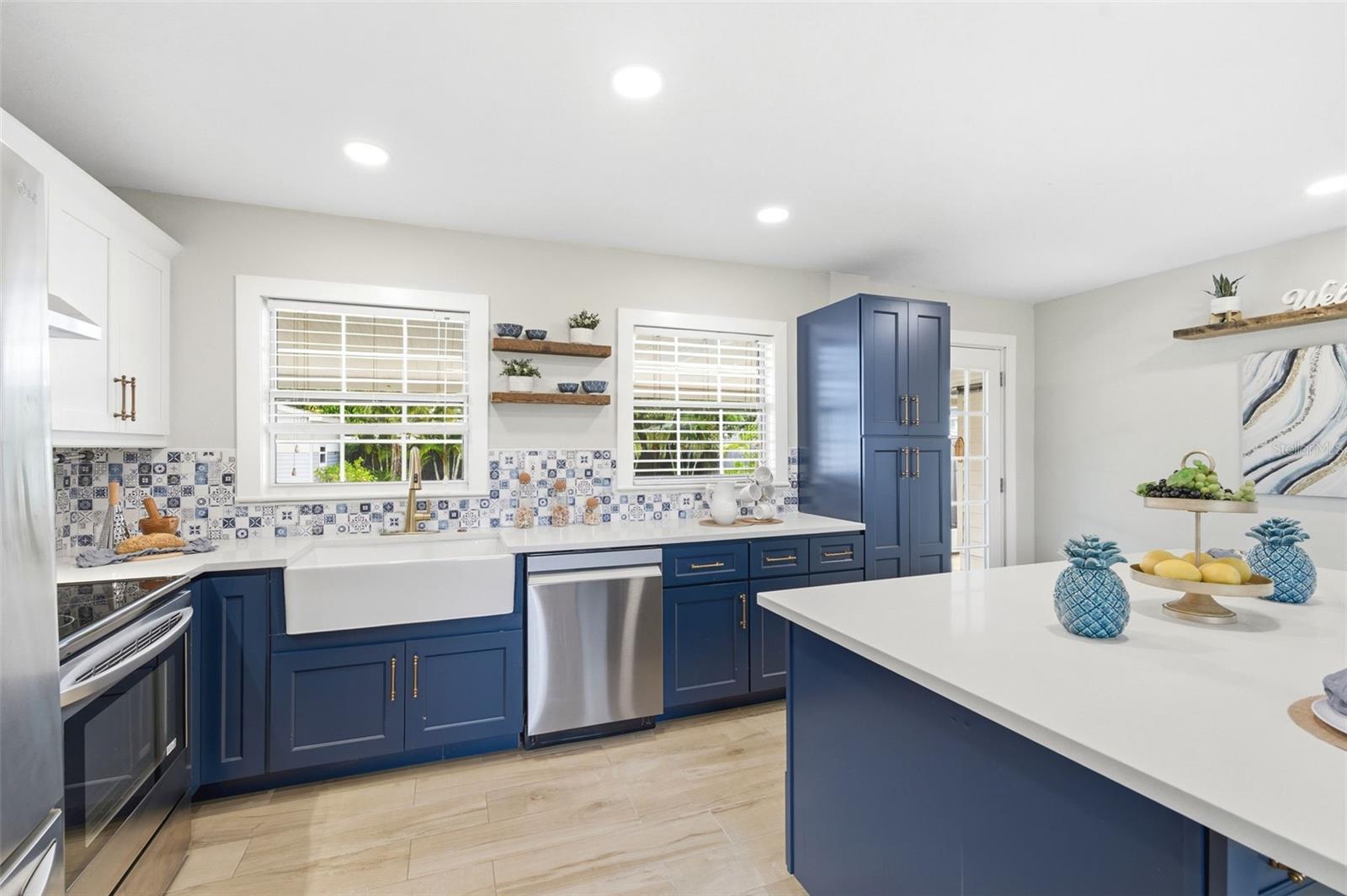 4146 DES MOINES ST NE, ST PETERSBURG, FL, 33703