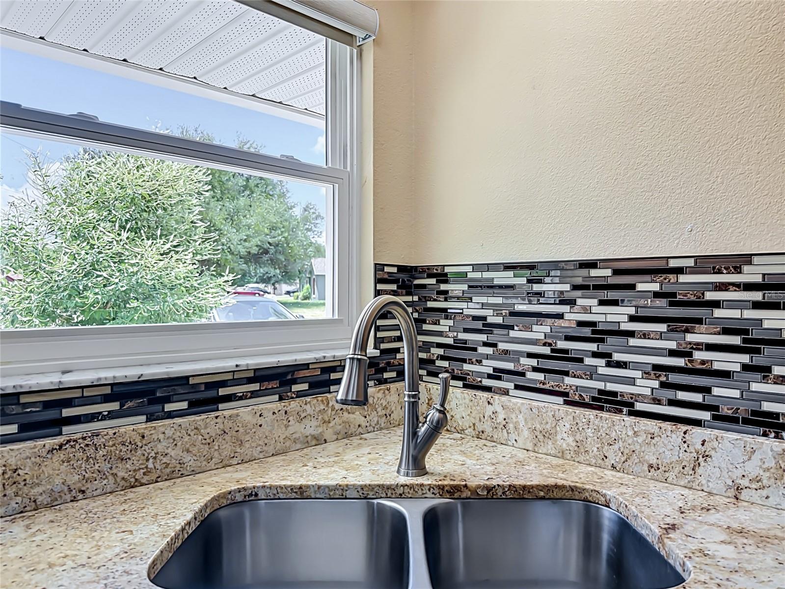 12547 PINE ISLAND DR, LEESBURG, FL, 34788
