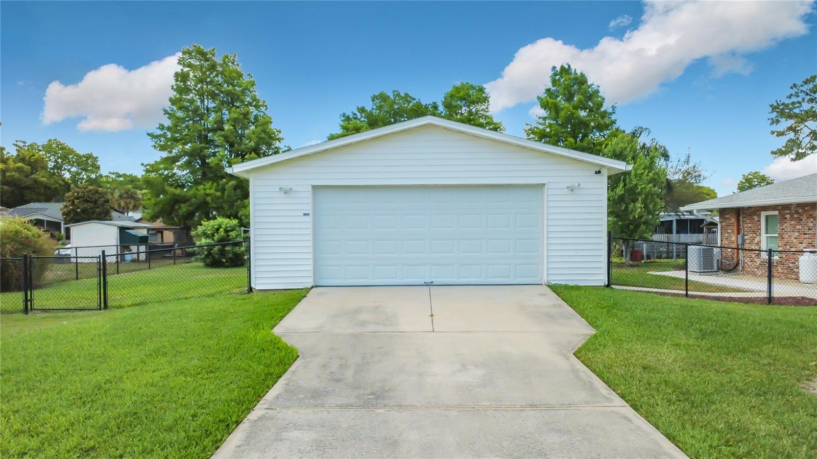 12547 PINE ISLAND DR, LEESBURG, FL, 34788