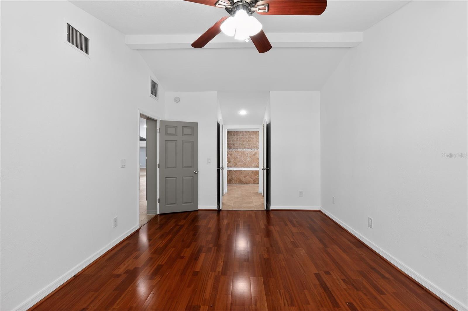 3240 APFEL RD, WESLEY CHAPEL, FL, 33543