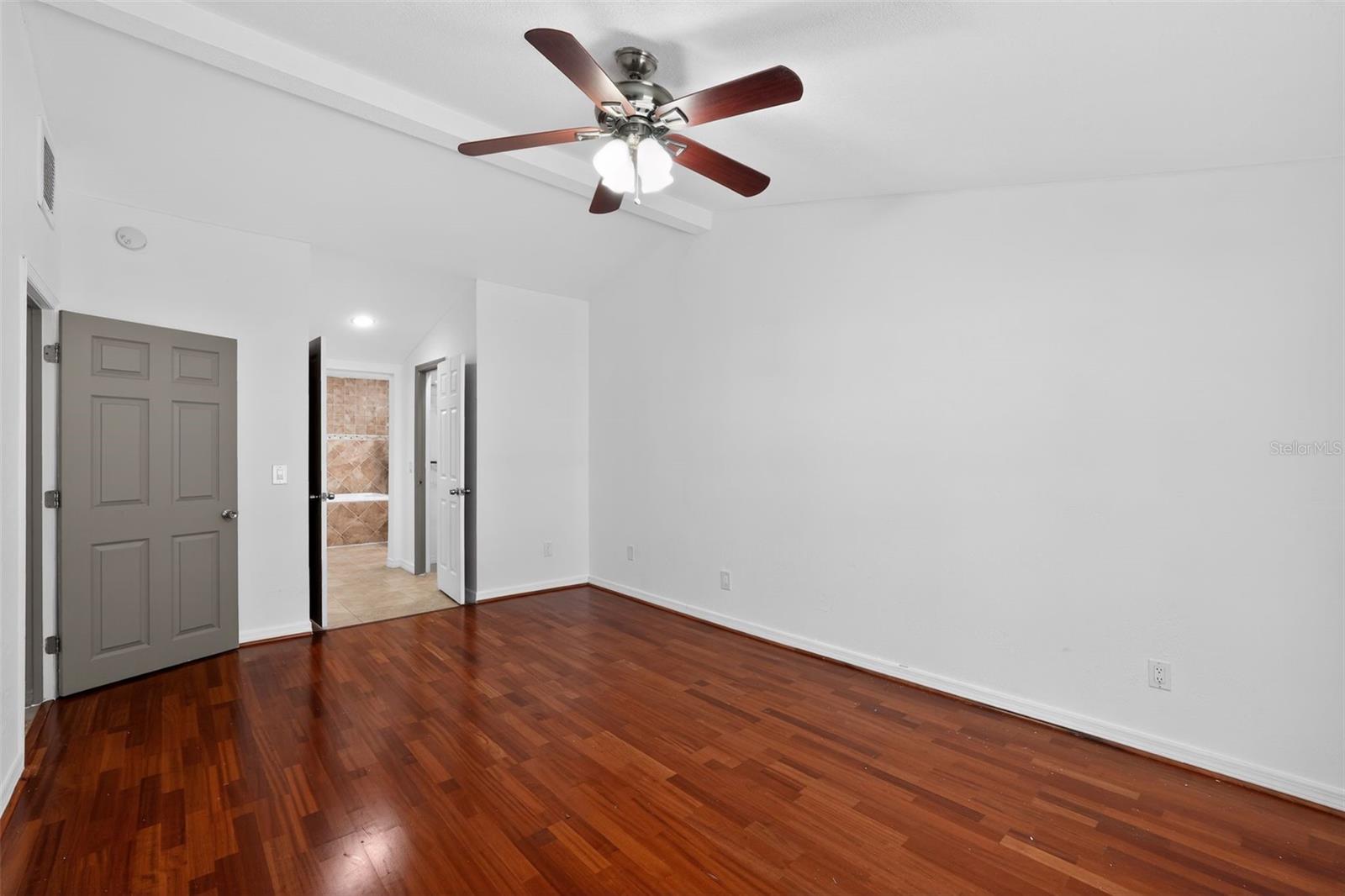 3240 APFEL RD, WESLEY CHAPEL, FL, 33543