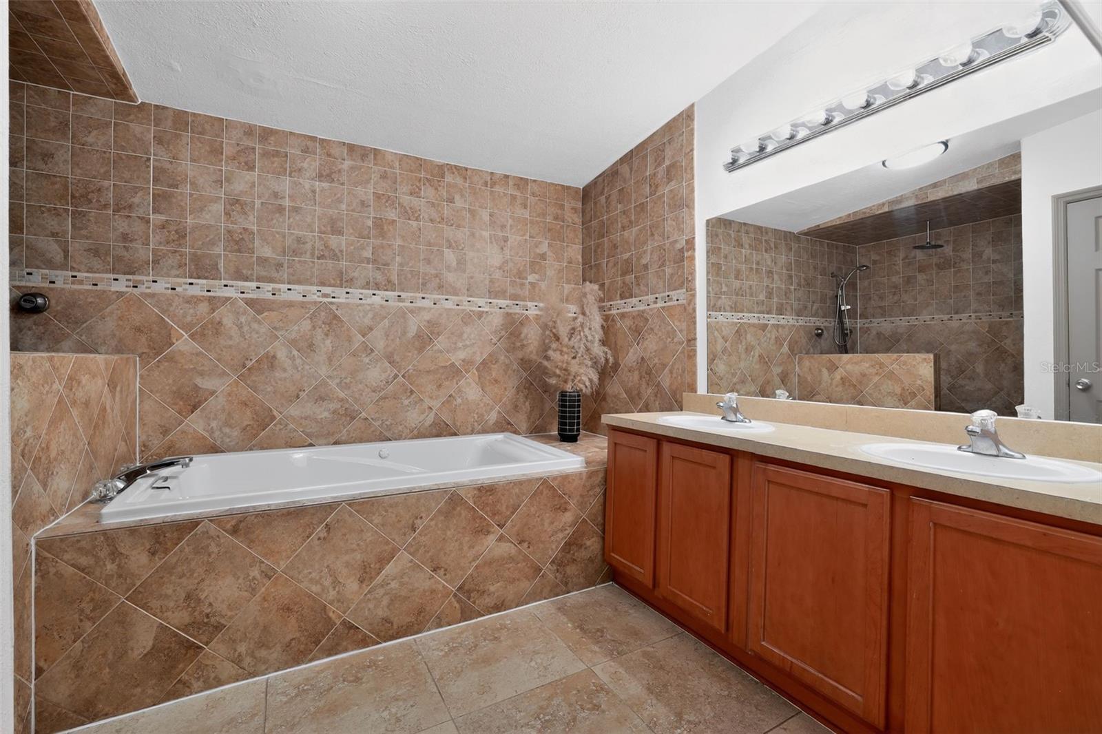 3240 APFEL RD, WESLEY CHAPEL, FL, 33543