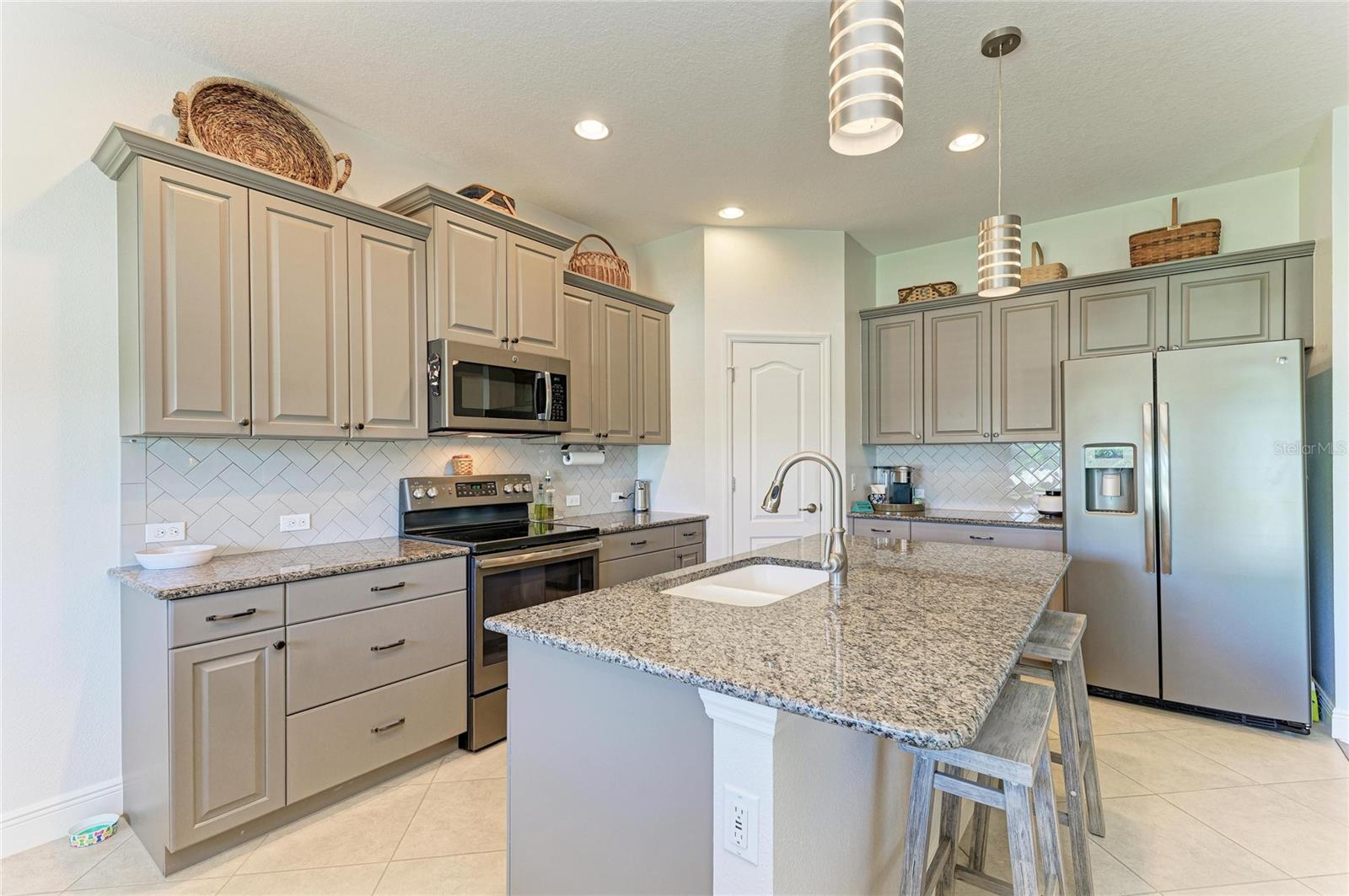 7750 RIDGELAKE CIR, BRADENTON, FL, 34203