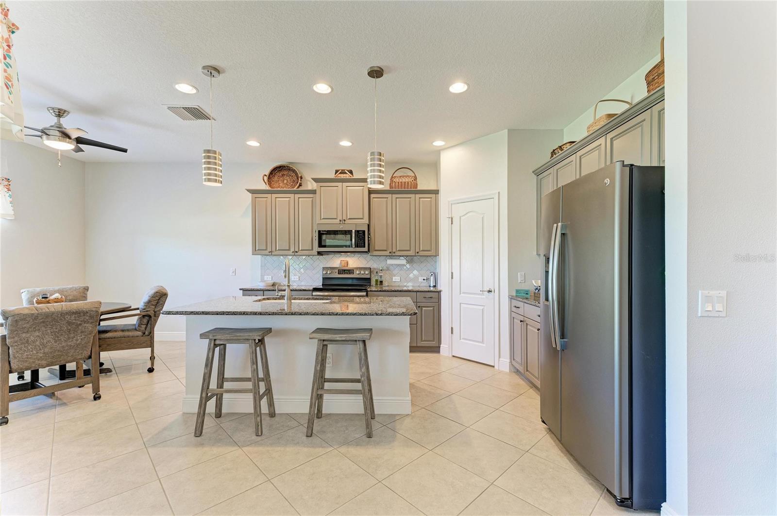 7750 RIDGELAKE CIR, BRADENTON, FL, 34203