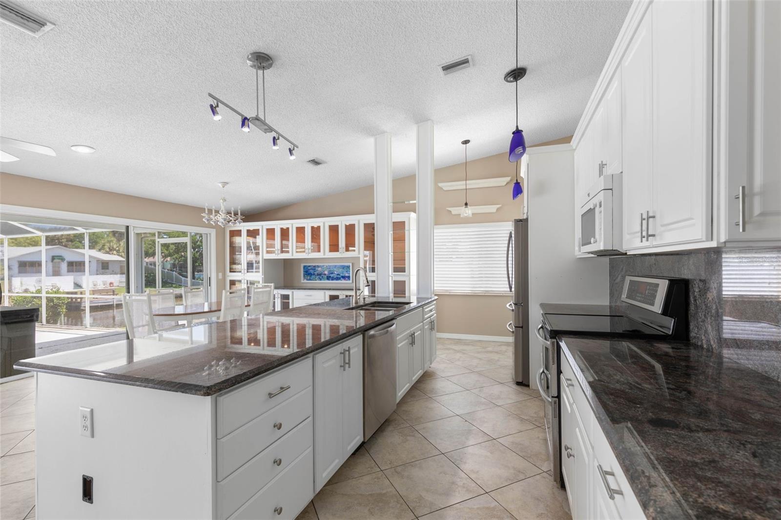 21 CRESCENT CT S, PALM COAST, FL, 32137