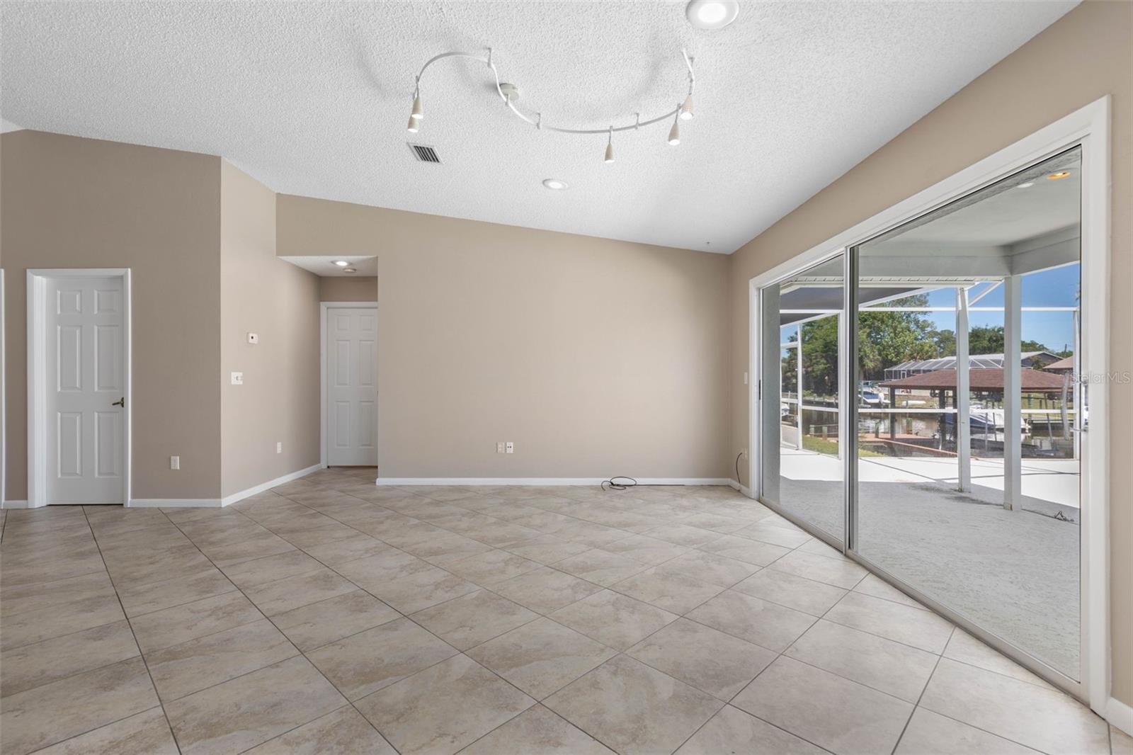 21 CRESCENT CT S, PALM COAST, FL, 32137