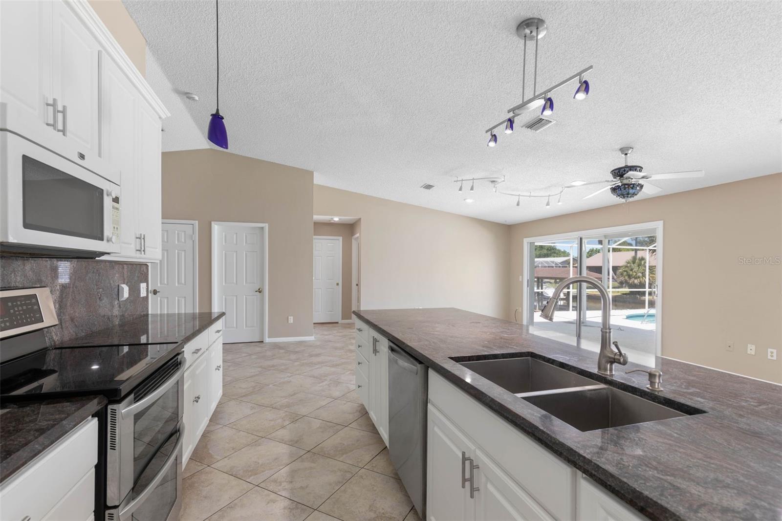 21 CRESCENT CT S, PALM COAST, FL, 32137