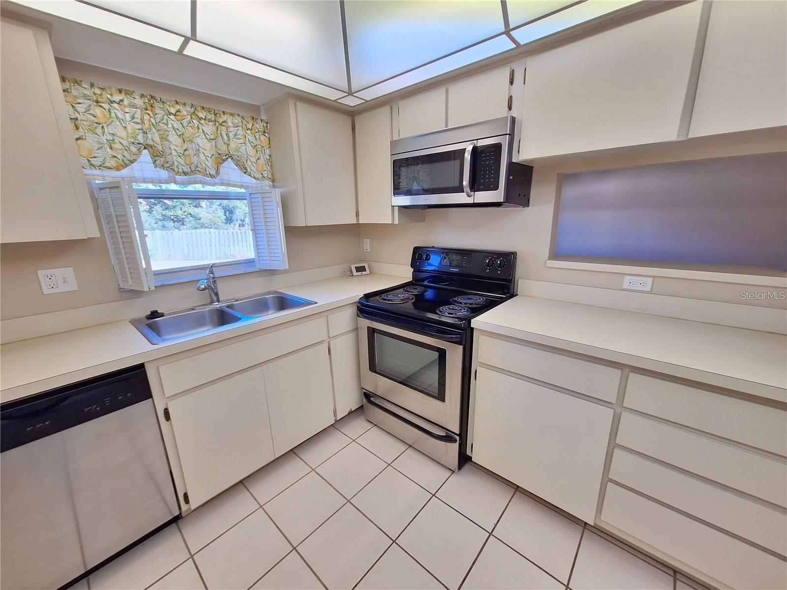 3462 MACLAREN DR, PALM HARBOR, FL, 34684
