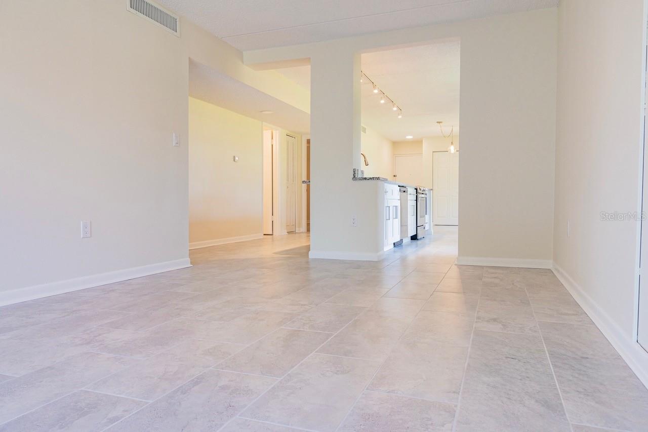 208 LAKE HOWARD DR NW #104, WINTER HAVEN, FL, 33880