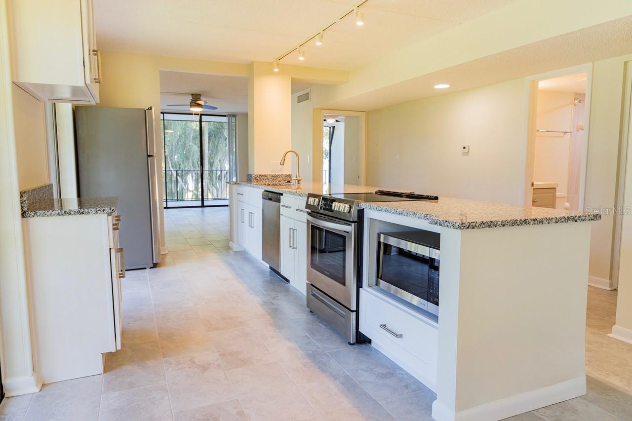 208 LAKE HOWARD DR NW #104, WINTER HAVEN, FL, 33880