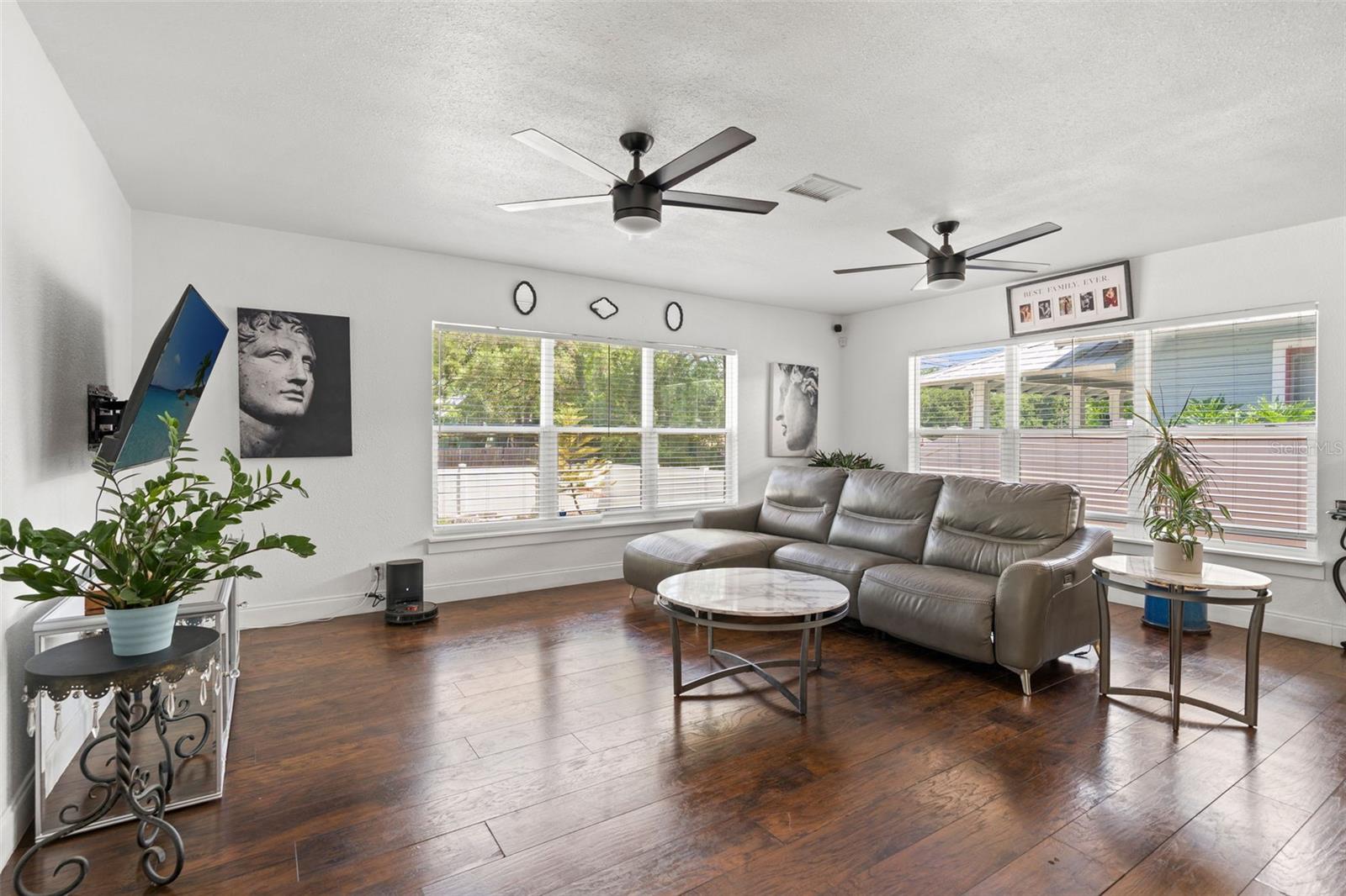 801 E HANLON ST, TAMPA, FL, 33604