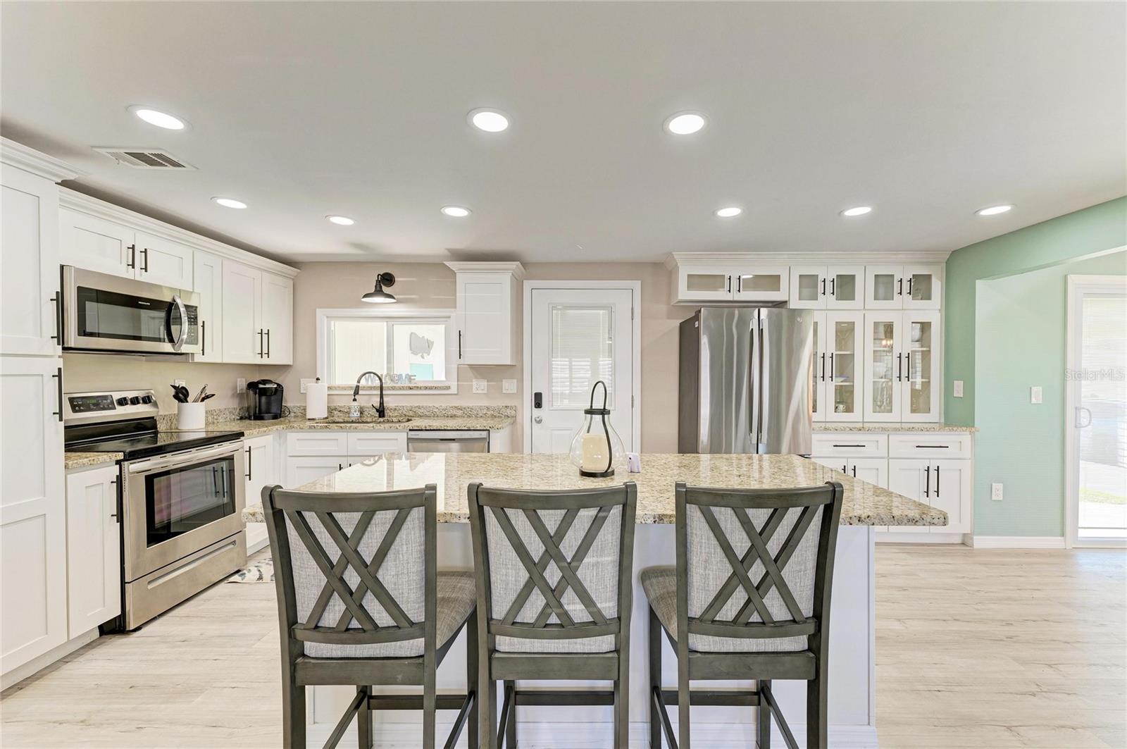 8 S BUENA VISTA AVE, ENGLEWOOD, FL, 34223