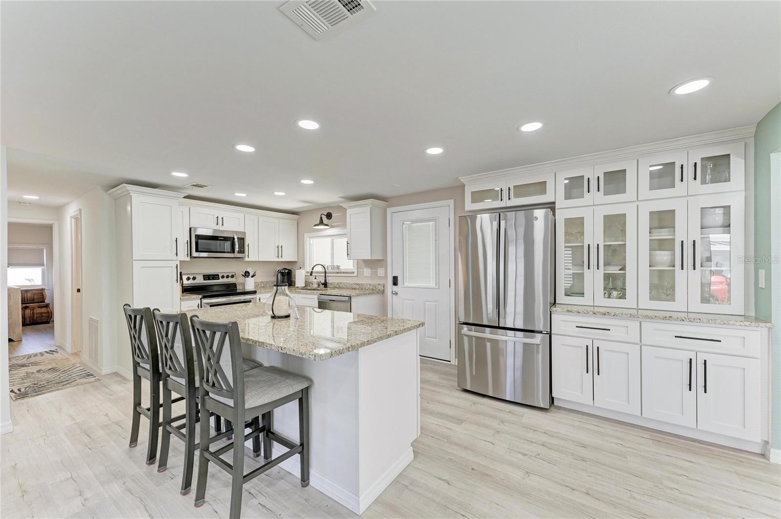 8 S BUENA VISTA AVE, ENGLEWOOD, FL, 34223
