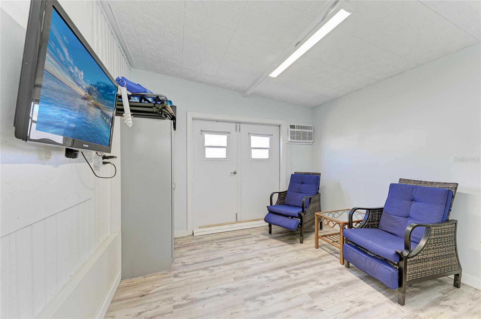 8 S BUENA VISTA AVE, ENGLEWOOD, FL, 34223