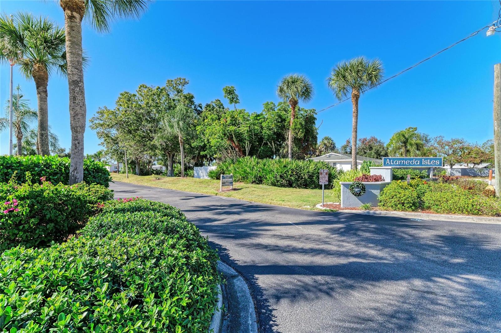 8 S BUENA VISTA AVE, ENGLEWOOD, FL, 34223