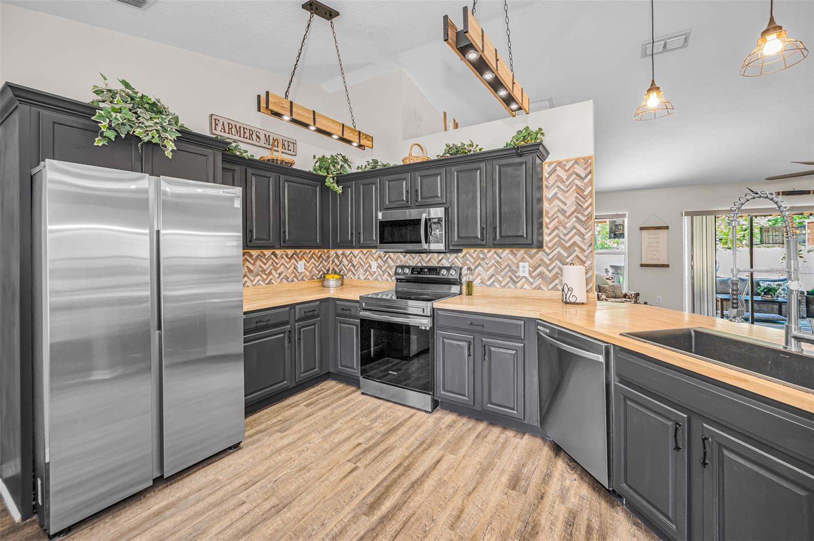 12123 FULMAR RD, WEEKI WACHEE, FL, 34614
