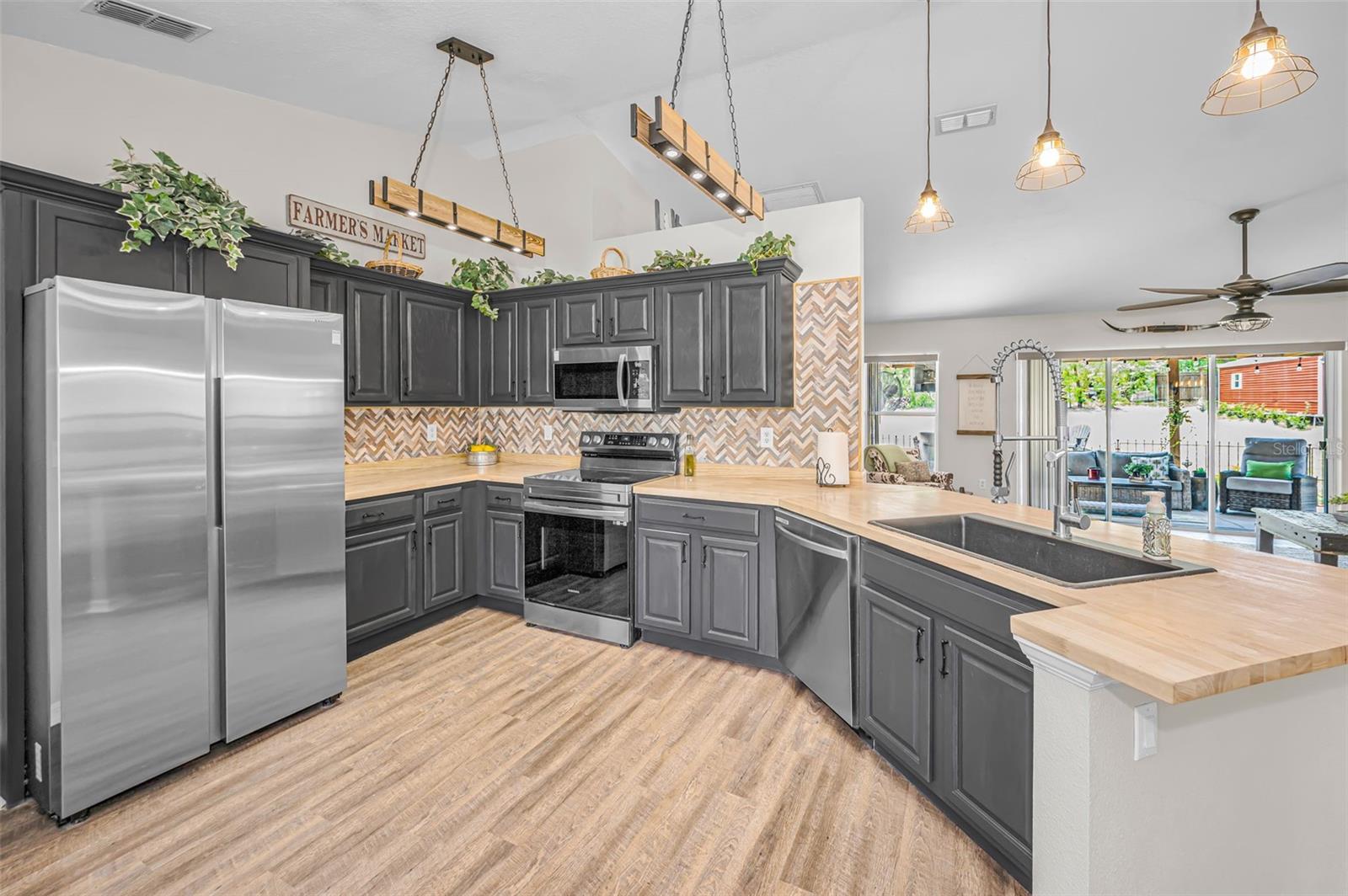 12123 FULMAR RD, WEEKI WACHEE, FL, 34614