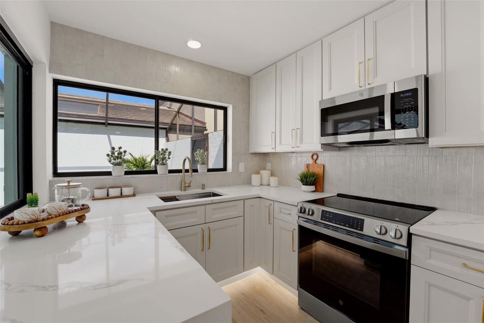 3692 GLEN OAKS MANOR DR, SARASOTA, FL, 34232
