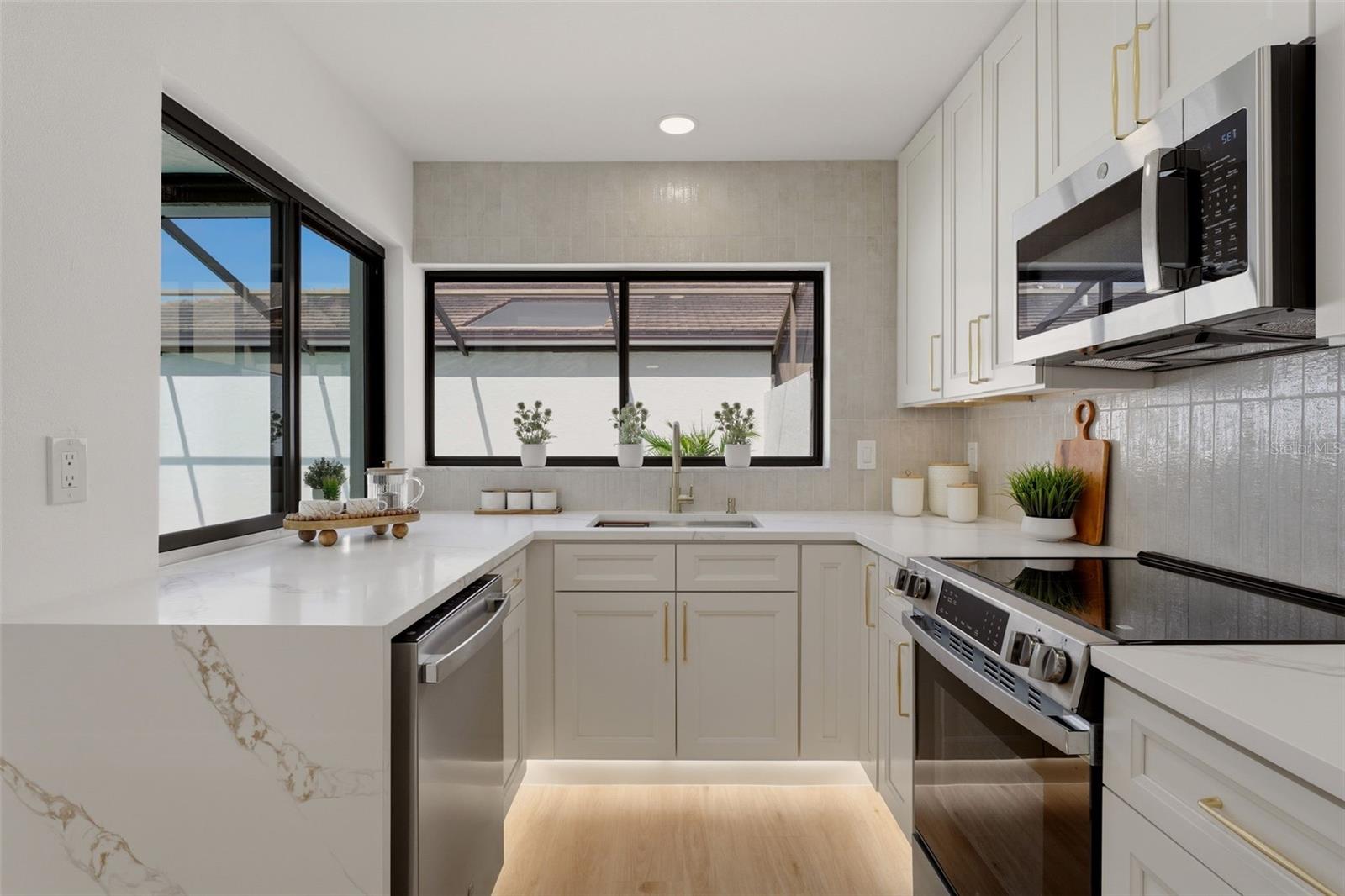 3692 GLEN OAKS MANOR DR, SARASOTA, FL, 34232