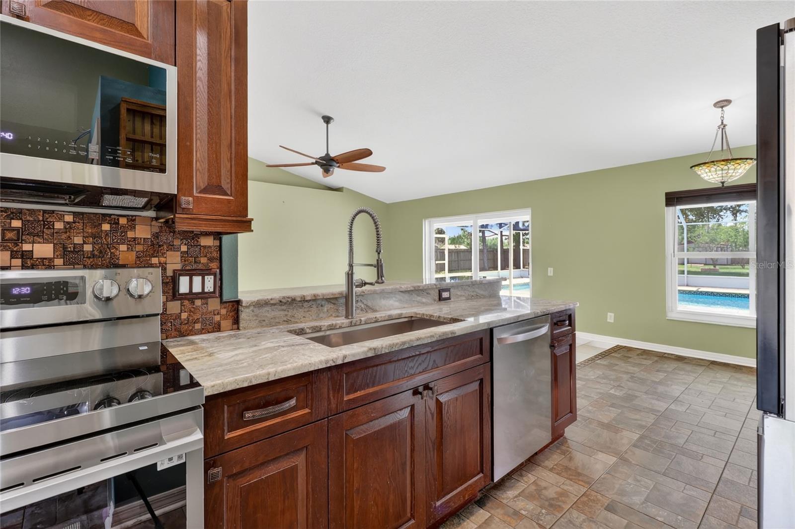 12119 COLONIAL ESTATES LN, RIVERVIEW, FL, 33579