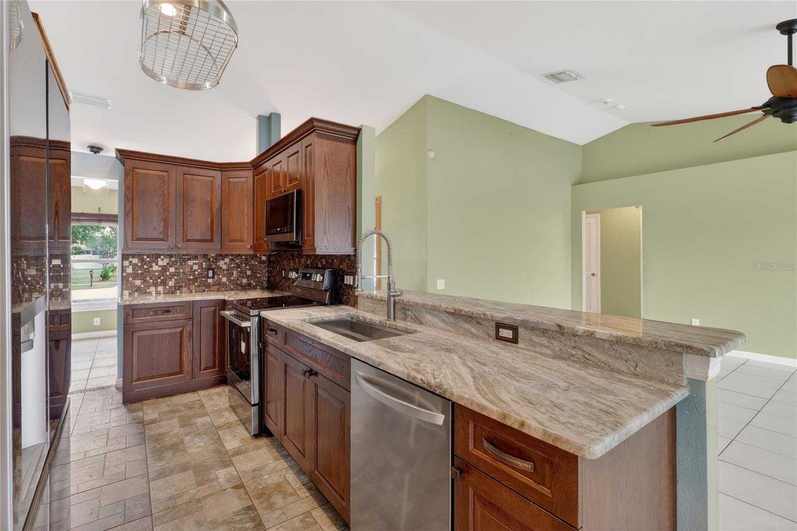 12119 COLONIAL ESTATES LN, RIVERVIEW, FL, 33579