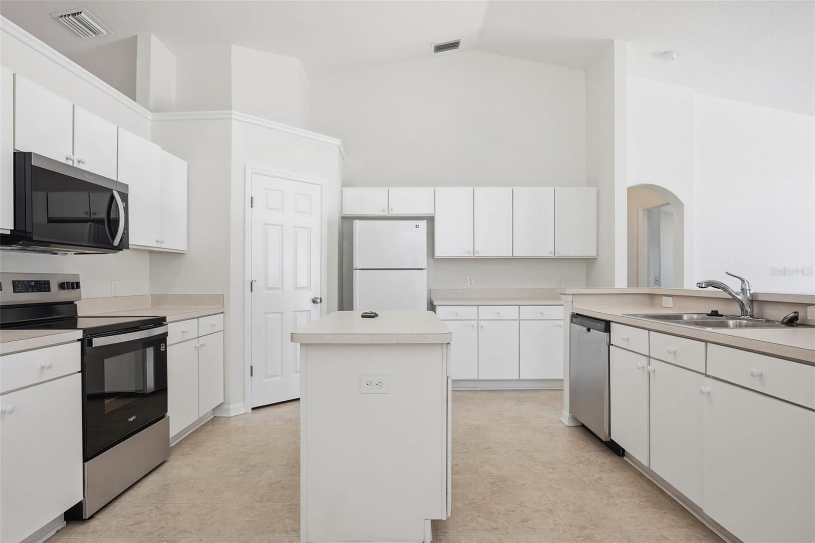 5152 NEW SAVANNAH CIR, WESLEY CHAPEL, FL, 33545
