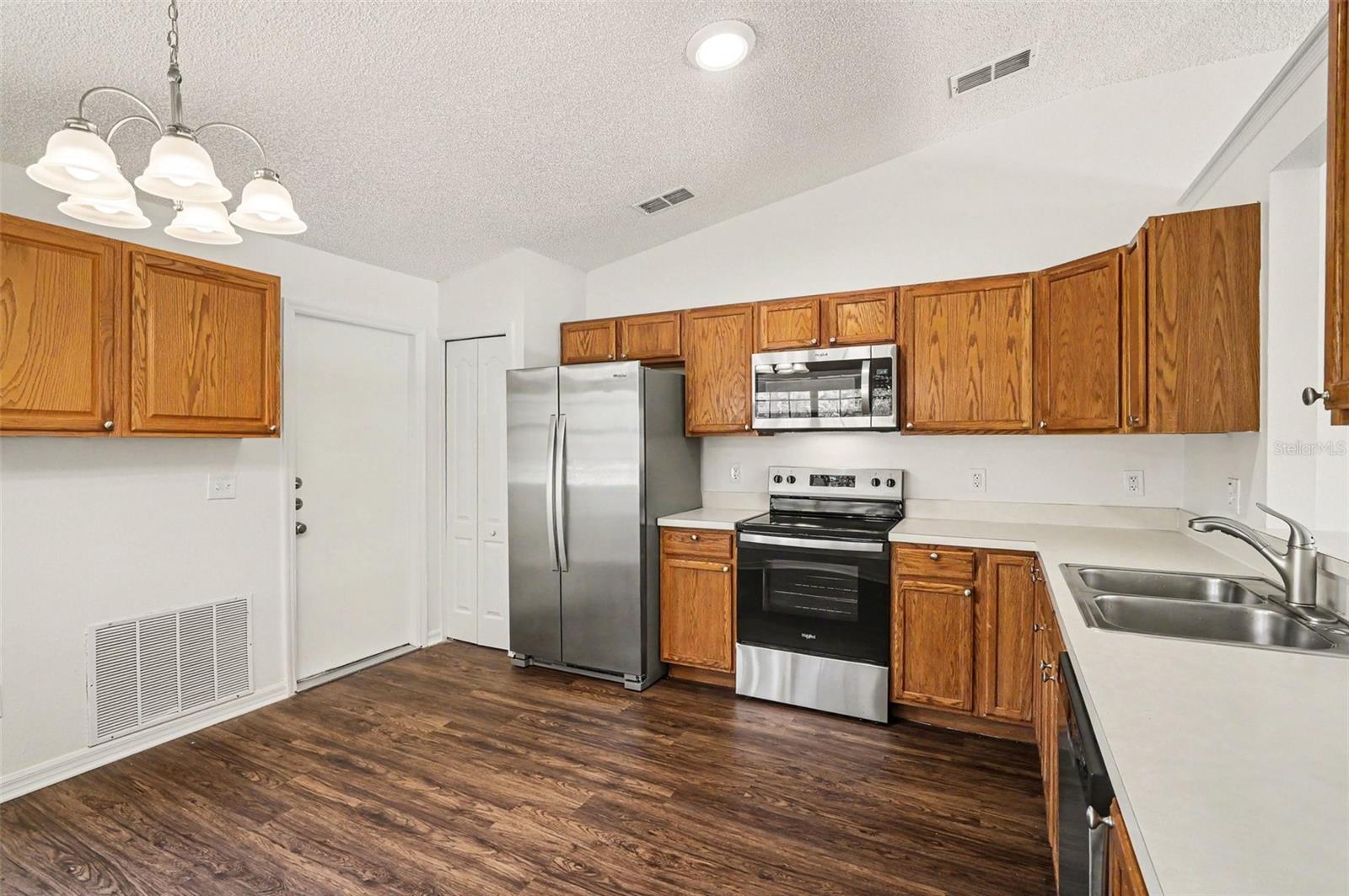 700 KENMOORE CT, EUSTIS, FL, 32726