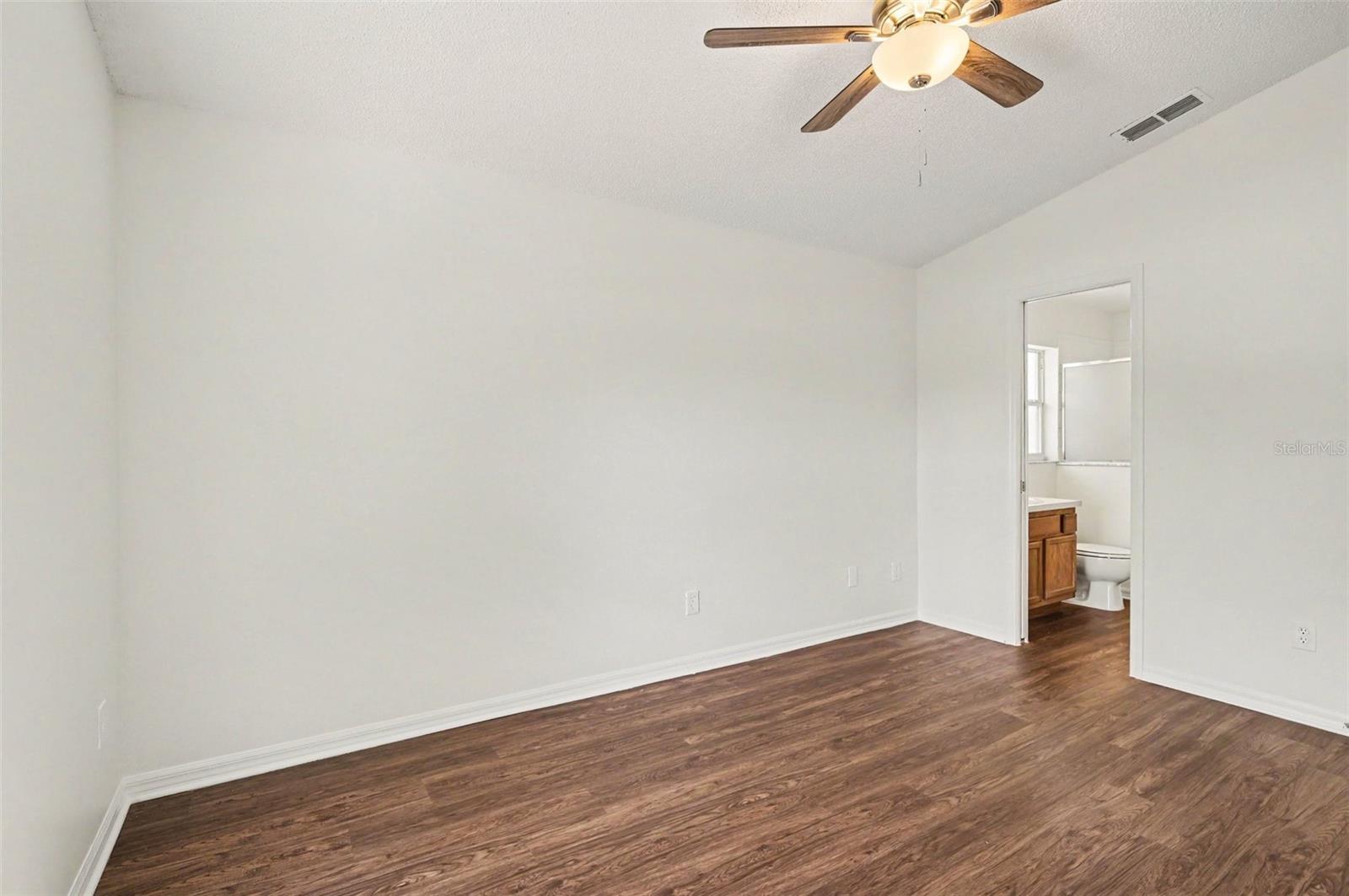 700 KENMOORE CT, EUSTIS, FL, 32726