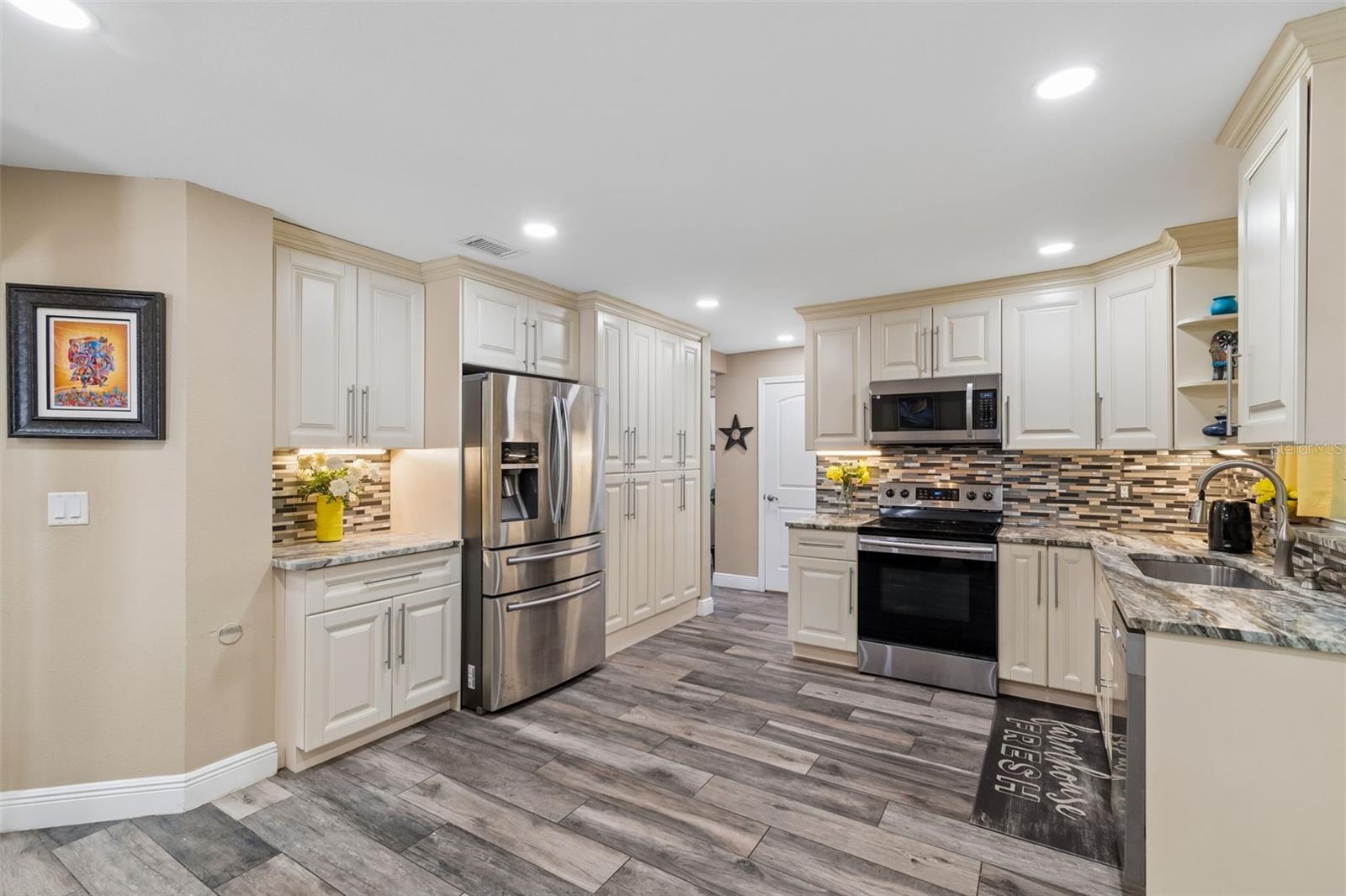 9803 LONG MEADOW DR, TAMPA, FL, 33615