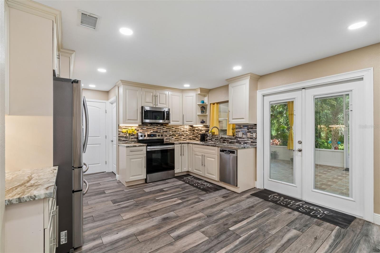 9803 LONG MEADOW DR, TAMPA, FL, 33615