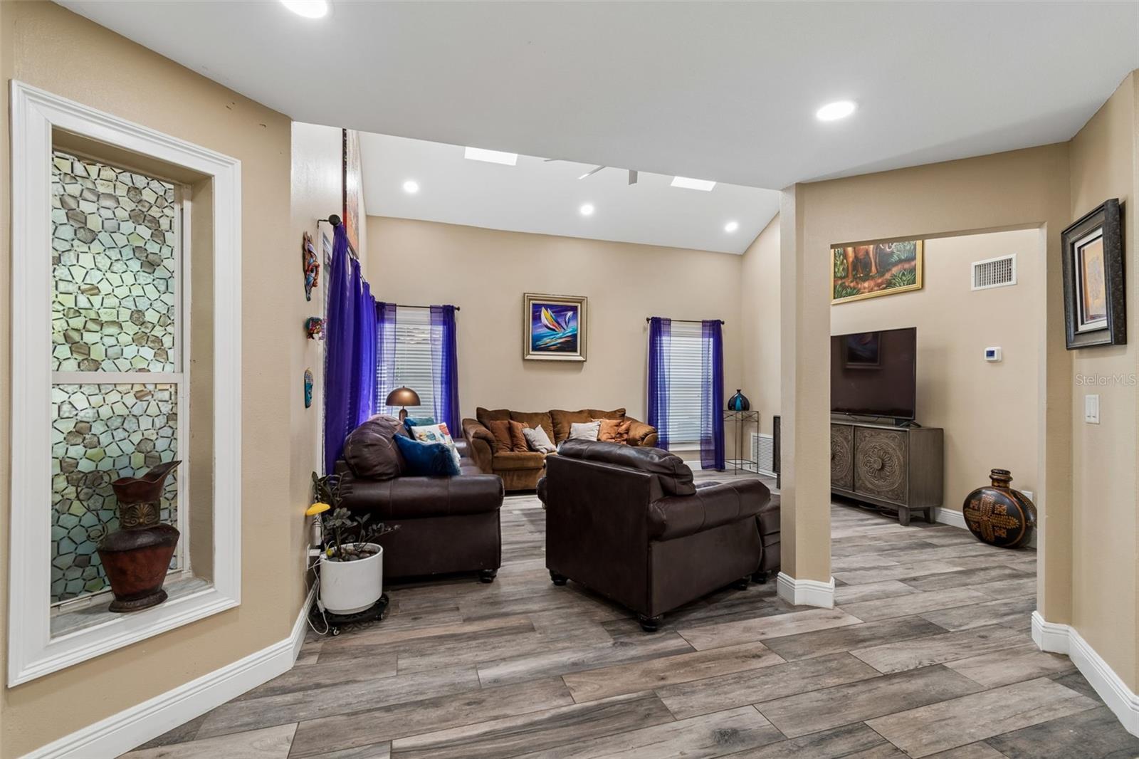 9803 LONG MEADOW DR, TAMPA, FL, 33615