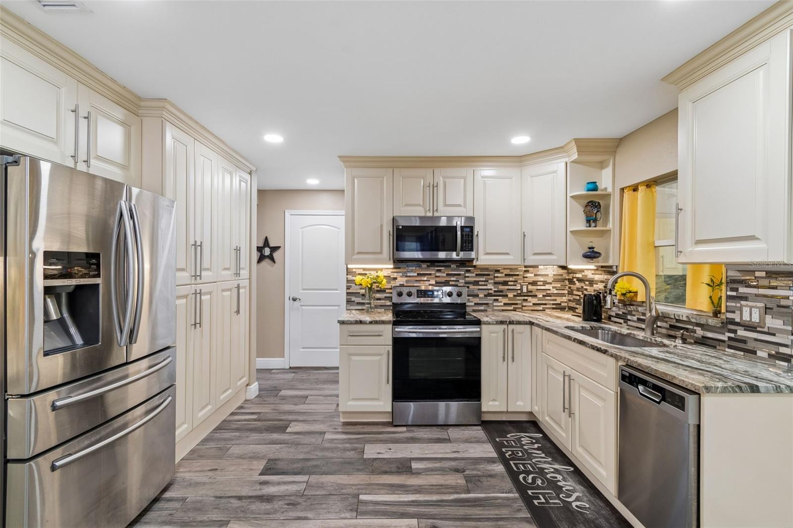 9803 LONG MEADOW DR, TAMPA, FL, 33615