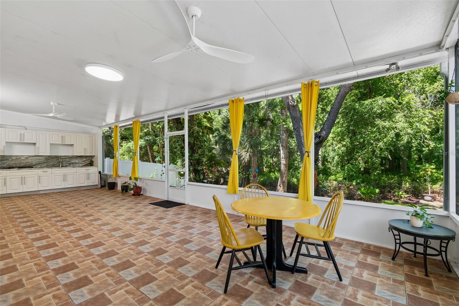 9803 LONG MEADOW DR, TAMPA, FL, 33615