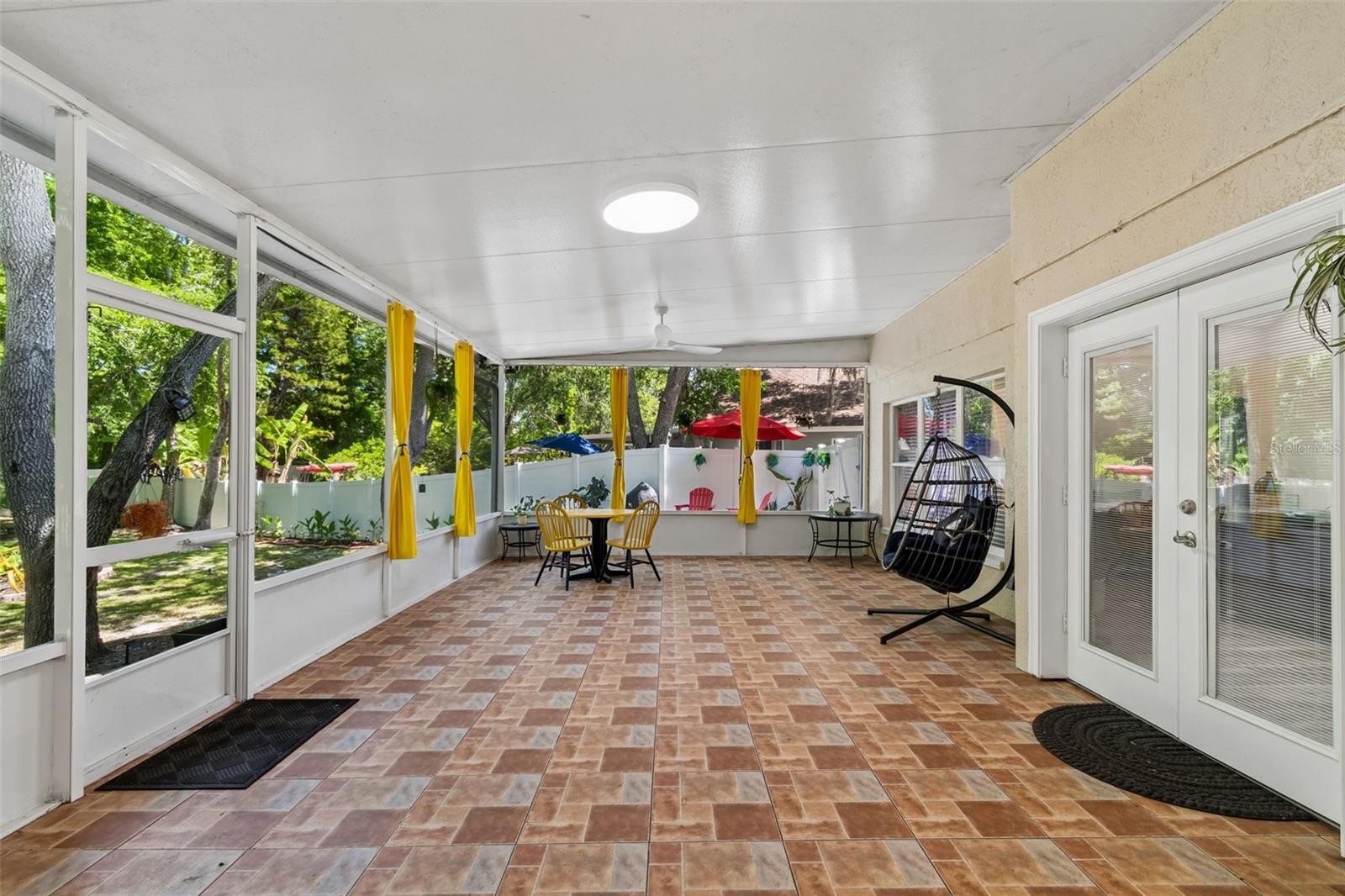 9803 LONG MEADOW DR, TAMPA, FL, 33615