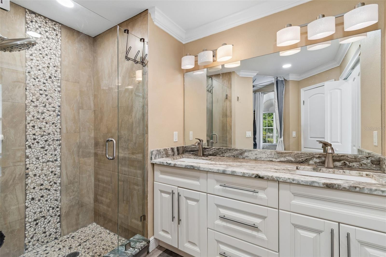 9803 LONG MEADOW DR, TAMPA, FL, 33615