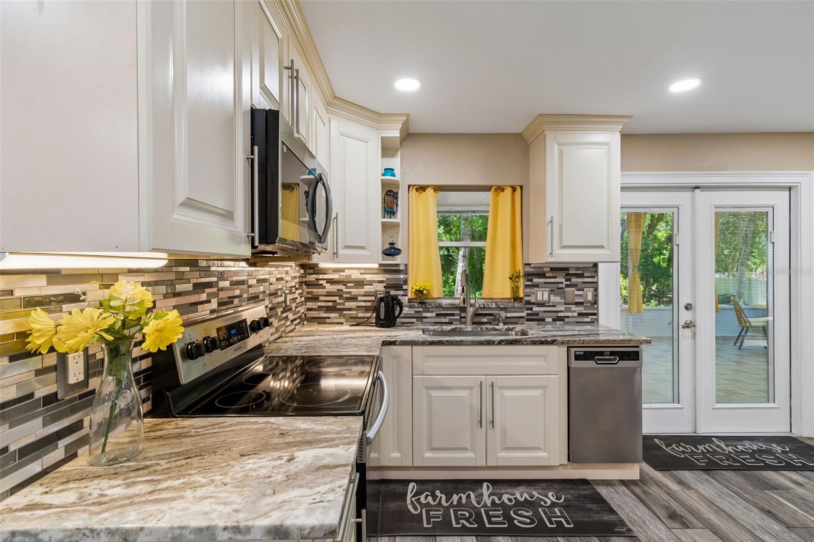 9803 LONG MEADOW DR, TAMPA, FL, 33615