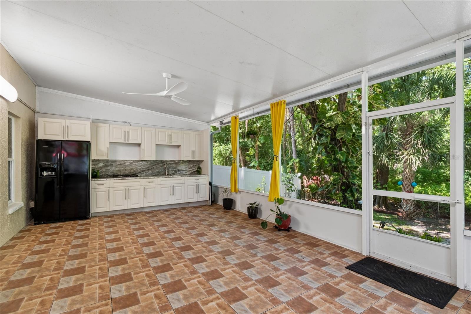 9803 LONG MEADOW DR, TAMPA, FL, 33615
