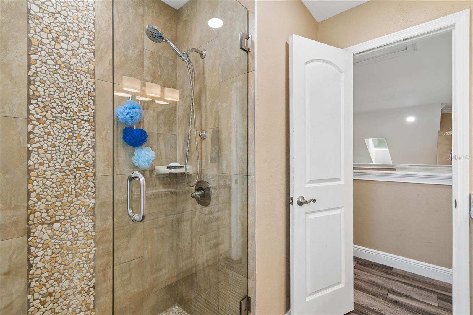 9803 LONG MEADOW DR, TAMPA, FL, 33615