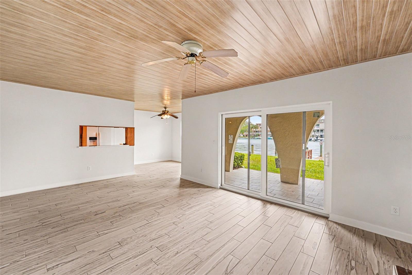 546 PLAZA SEVILLE CT #85, TREASURE ISLAND, FL, 33706
