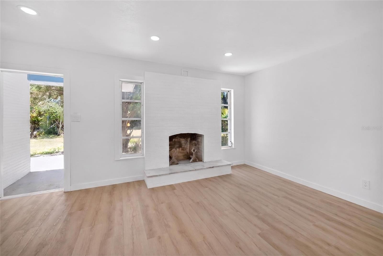 4725 N TUTTLE AVE, SARASOTA, FL, 34234