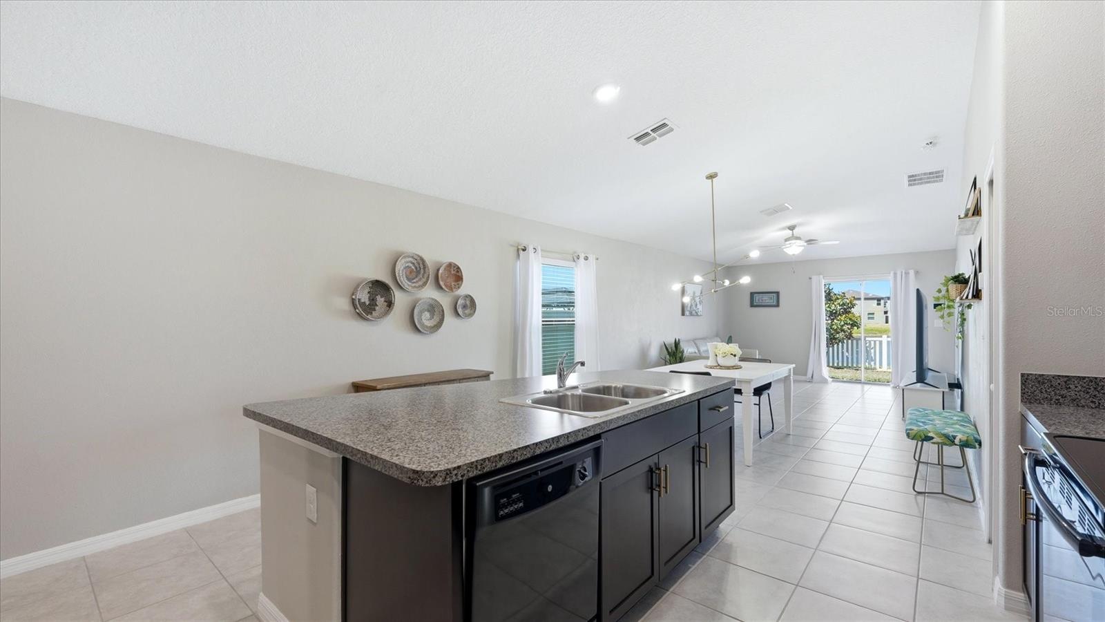 15455 BROAD BRUSH DR, SUN CITY CENTER, FL, 33573